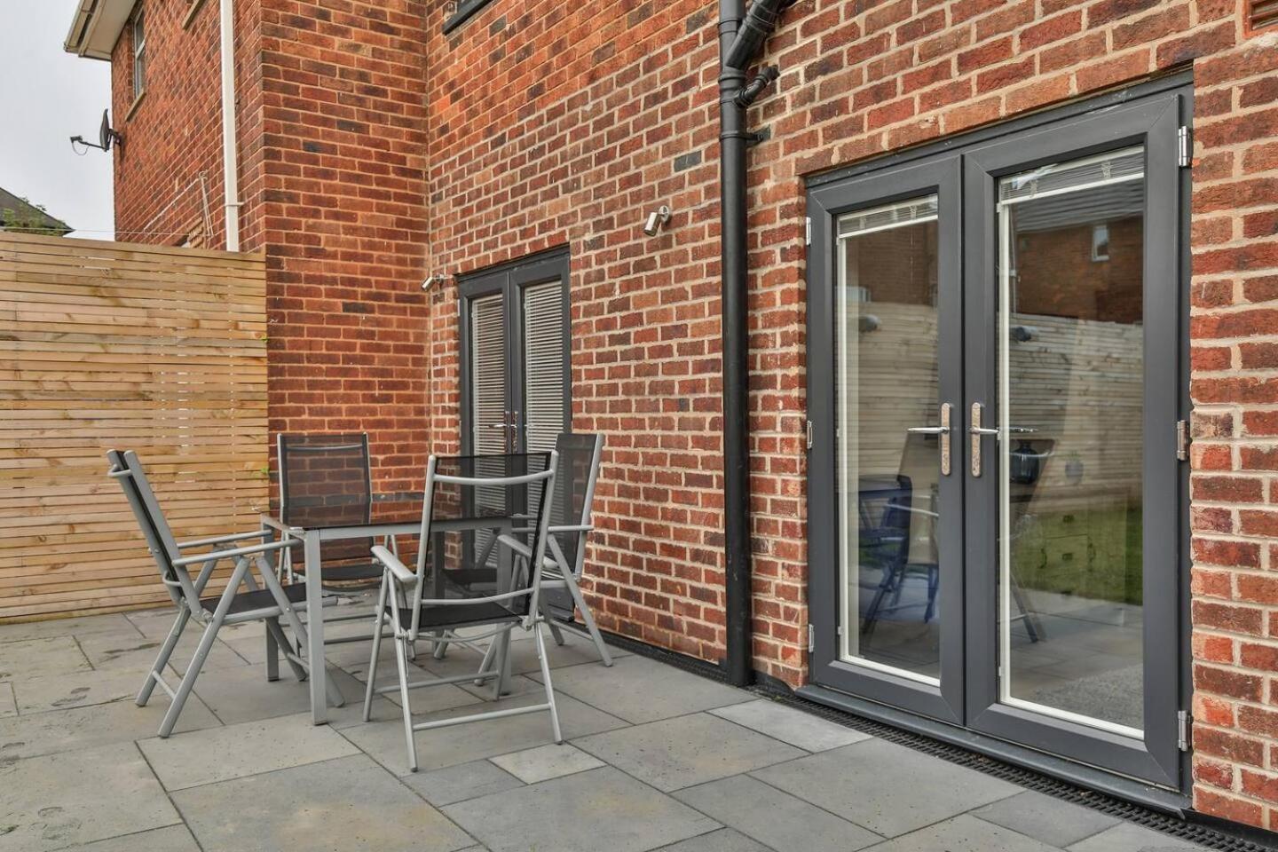 Magnificent, Renovated Whole House With Garden Holiday home