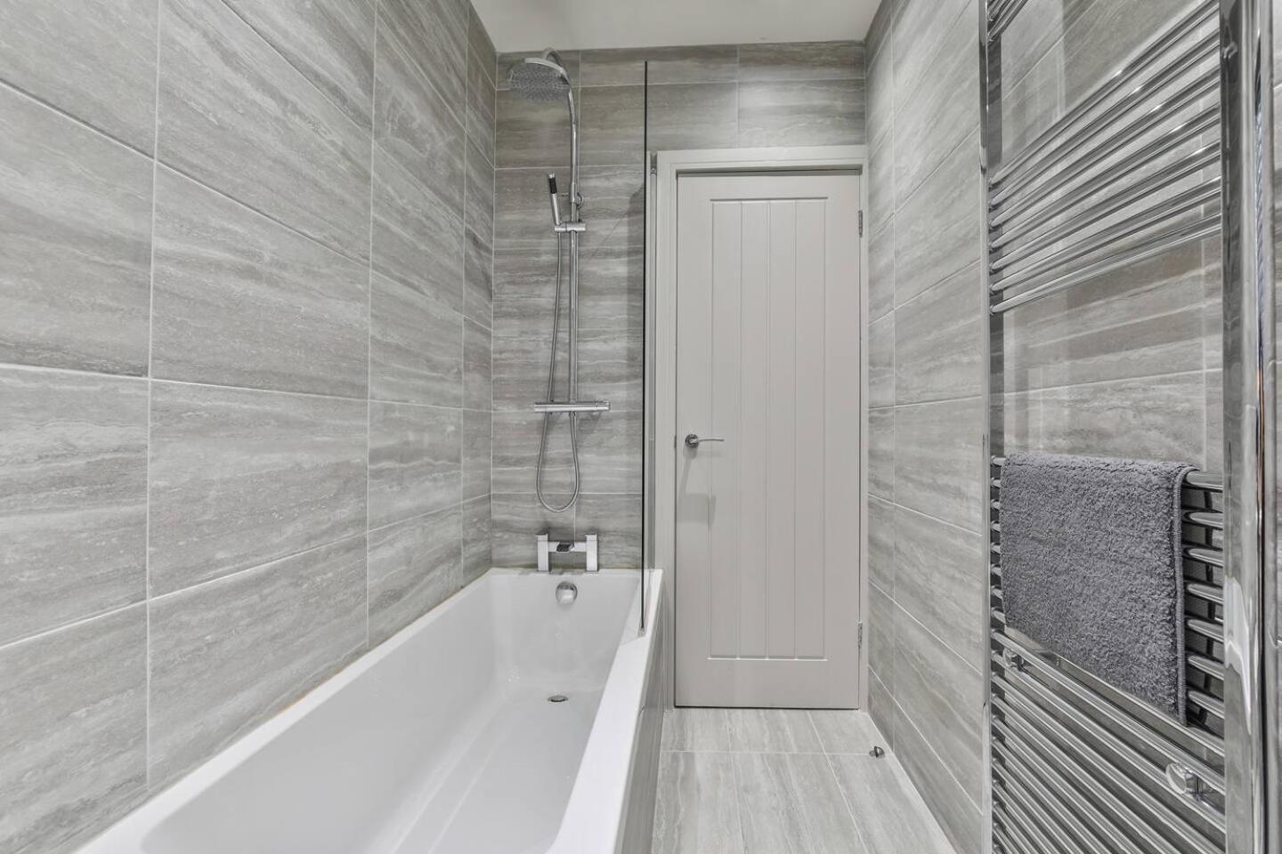 Magnificent, Renovated Whole House With Garden Holiday home Sheffield
